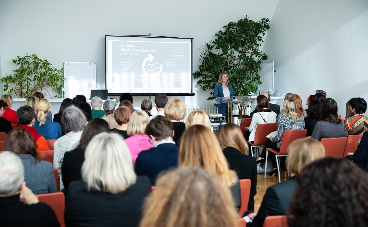 BM Susanne Raab bei der Auftaktveranstaltung "20 Jahre Gender Mainstreaming in Österreich"